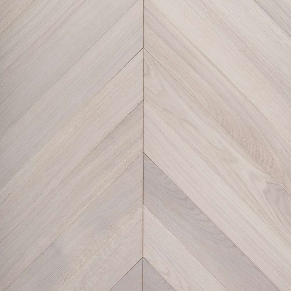 Паркет Елка Французская Lab Arte Chevron Дуб Селект Чегет белый лак 700/610х90х15/3/ 45°